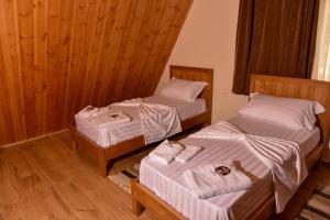 Rúm í herbergi á Hotel Zallina