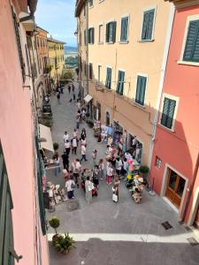 a group of people walking down a city street at Le 3 Finestre in Peccioli