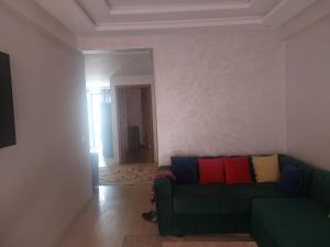 Très joli appartement vue sur parc 5 min de la plage du centre mohammedia的休息区