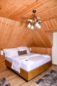 Rúm í herbergi á Hotel Zallina