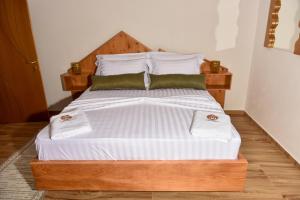 Rúm í herbergi á Hotel Zallina