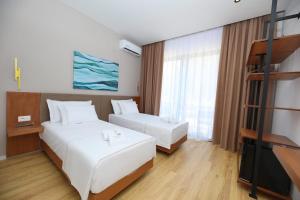 Postel nebo postele na pokoji v ubytování Mezzanine Bay