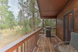 Galeriebild der Unterkunft McCall Retreat w AC, BBQ Grill , Bikes and Balcony in McCall
