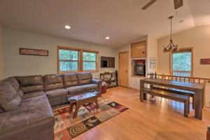 Galeriebild der Unterkunft McCall Retreat w AC, BBQ Grill , Bikes and Balcony in McCall