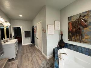 Koupelna v ubytování Massive Cabin Ski in Ski Out and Games + 174 fotografií