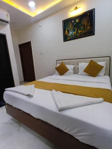 Voodi või voodid majutusasutuse Hotel Yashmer Lodging and Boarding toas
