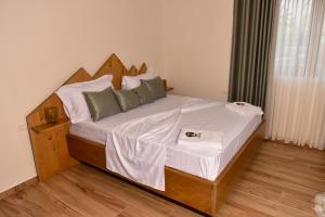 Rúm í herbergi á Hotel Zallina