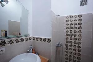 Ένα μπάνιο στο Apartment in Ryad Sofia Martil 2 bedrooms all comforts +9 φωτογραφίες