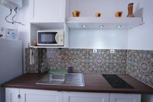 Η κουζίνα ή μικρή κουζίνα στο Apartment in Ryad Sofia Martil 2 bedrooms all comforts