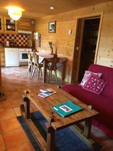 Dapur atau dapur kecil di Chalet La Tanière +15 gambar