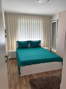 Postel nebo postele na pokoji v ubytování Central Apartment Gjakova