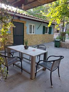 a table and chairs in front of a house at Soldatos Rooms in Marantochori