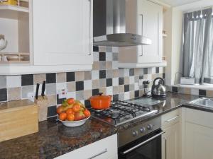 a kitchen with a bowl of fruit on the counter at Bellagio in Padstow
