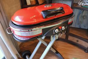 a red toaster sitting on top of a table at 恩納村リゾート貸別荘 COCO PLUS No1 in Onna