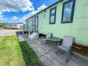 スケッグネスにあるLovely Caravan With Decking At Southview Holiday Park Ref 33059Vのギャラリーの写真
