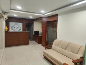 Area soggiorno di A and M Rooms and Residences