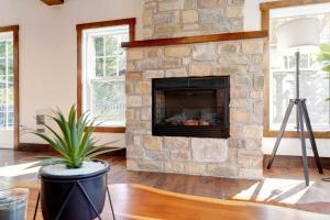 Fotografie z fotogalerie ubytování Chateau Val-des-Lacs Absolute luxury by the lake v destinaci Val-des-Lacs