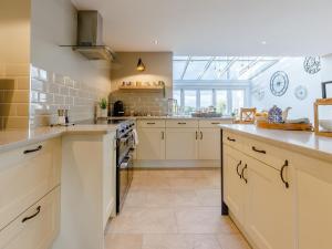 Η κουζίνα ή μικρή κουζίνα στο Molton House +22 φωτογραφίες