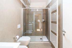 a bathroom with a toilet and a shower at Domus Verona - Dimora Capretto in Verona +27 photos