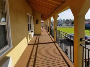 Balkoni atau teres di Great Value Inn & Suites
