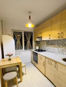 Η κουζίνα ή μικρή κουζίνα στο Apartament Elegant & Central Complet Utiliat Self check-in