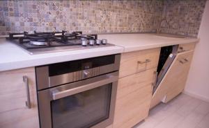 Η κουζίνα ή μικρή κουζίνα στο Apartament Elegant & Central Complet Utiliat Self check-in +3 φωτογραφίες