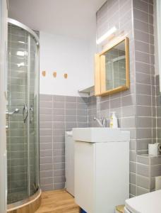 Ένα μπάνιο στο Apartament Elegant & Central Complet Utiliat Self check-in