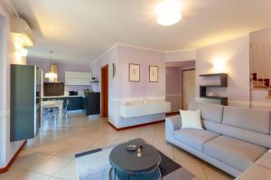 a living room with a couch and a table at AnnaLand in Padenghe sul Garda
