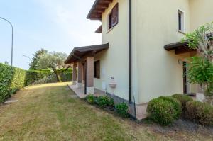 a house with a yard next to a building at AnnaLand in Padenghe sul Garda