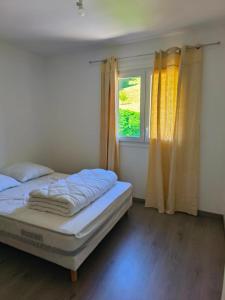 Ένα ή περισσότερα κρεβάτια σε δωμάτιο στο La Châtaigneraie +16 φωτογραφίες