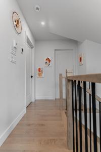 Gallery image of Serene Val Amico Spa Fireplace Lake Access in Sainte-Lucie-de-Doncaster +49 photos