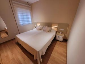 Postel nebo postele na pokoji v ubytování Playa Alejandra Fuengirola a 50 m del Mar