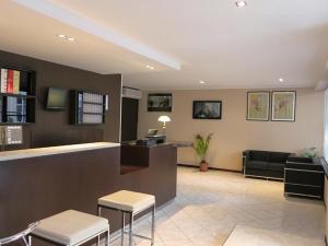 A television and/or entertainment centre at Hotel Romina
