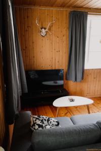 Posezení v ubytování Nordic Catch Cabin