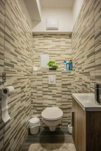 Phòng tắm tại AquaFlat Balaton +8 ảnh