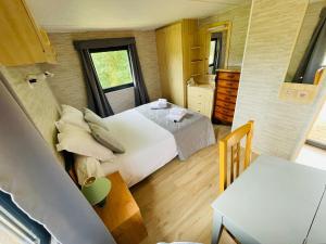 Ένα ή περισσότερα κρεβάτια σε δωμάτιο στο Petit coin de paradis