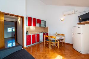 Η κουζίνα ή μικρή κουζίνα στο Apartmen 1 with swimming pool Nikola