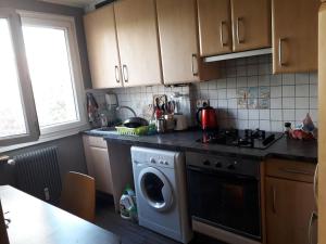a kitchen with a washing machine in a kitchen at Chambre 3 avec un lit simple in Strasbourg