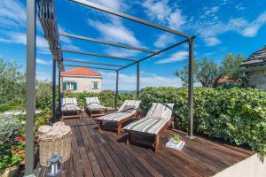 Κήπος έξω από το Villa Ivana