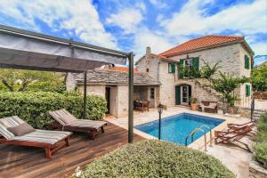 Πισίνα στο ή κοντά στο Villa Ivana