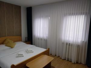 Posteľ alebo postele v izbe v ubytovaní Apartment Petra i Nikola