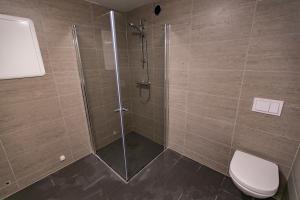 Bilik mandi di Kozy apartment near Bergen city center with free parking and Wifi +26 gambar