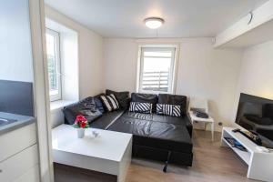 Televisyen dan/atau pusat hiburan di Kozy apartment near Bergen city center with free parking and Wifi