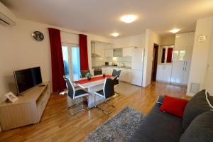 Kuchnia lub aneks kuchenny w obiekcie Rainbow apartments