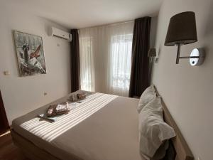 A bed or beds in a room at Amel -new luxury apartment close to the beach
