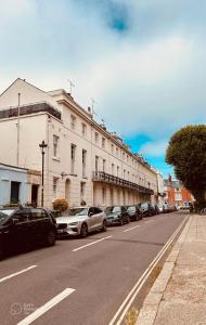 a row of cars parked in front of a building at Elegant Double Room in Historic Georgian Lewes Townhouse in Lewes