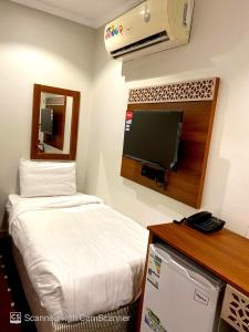 Televiisor ja/või meelelahutuskeskus majutusasutuses فندق مواسم الخير الدولية