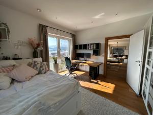 Kuchyňa alebo kuchynka v ubytovaní Traumhaus in den Weinbergen - max 8 Personen - mit Self-Check-in