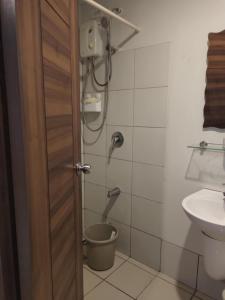 Un baño de Nice 1 BR, Horizon 101, Cebu City