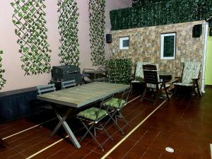 a table and chairs in a room with a wall at knezevic resorts 14 in Mesochórion